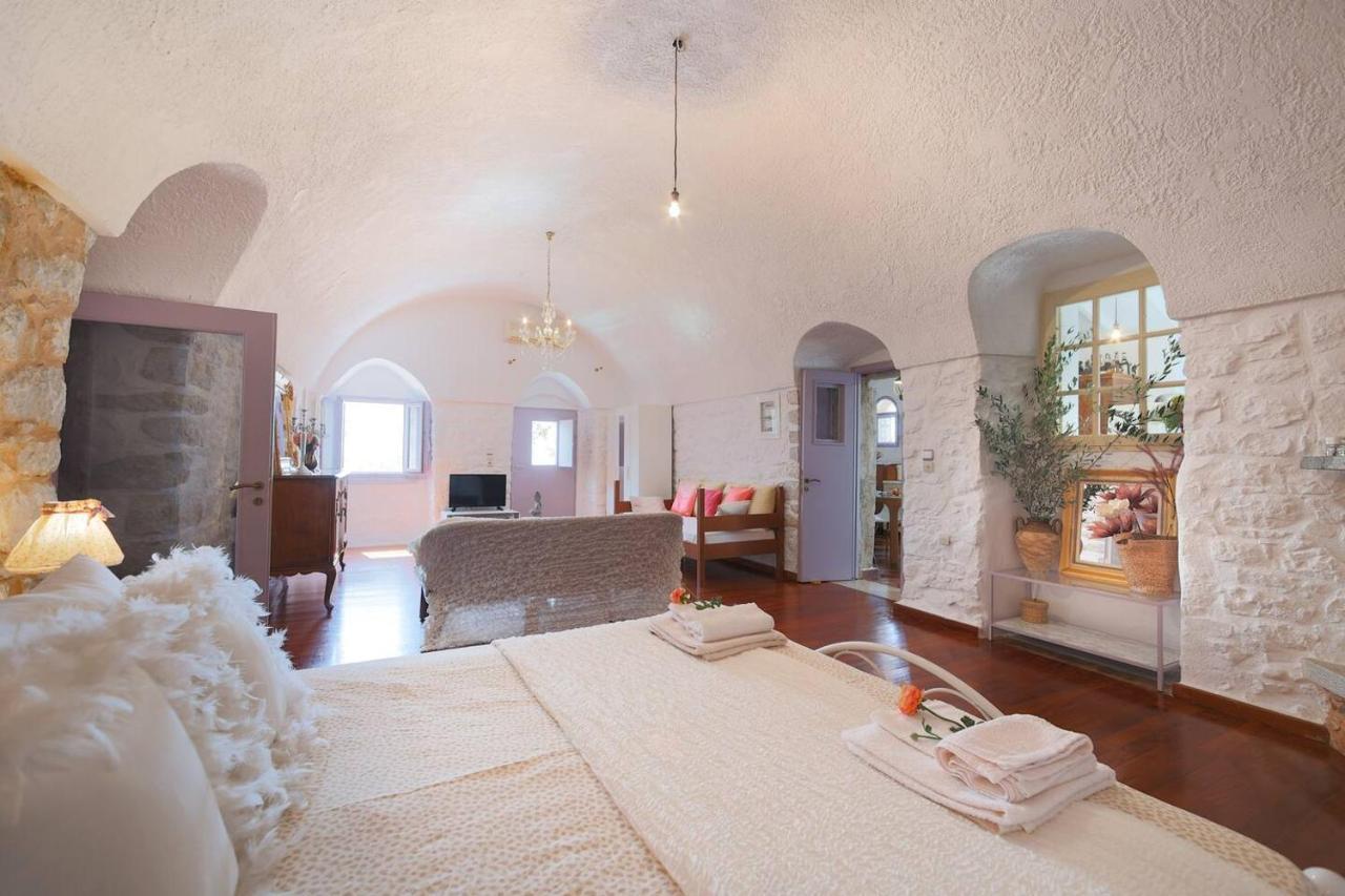 Iliana'S House - Spacious Cave House In The Center Of Areopolis Exterior foto